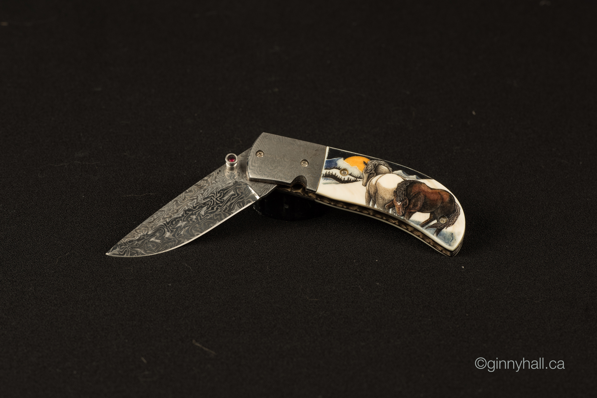 A scrimshaw peice by Ginny Hall showing a collaboration with Hatt Knives.